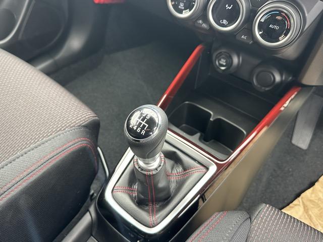 スイフトスポーツ ベースグレード　走行距離７５ＫＭ　６ＭＴ　セーフティサポート非装着車　スマートキー　ＬＥＤヘッドライト　フルオートエアコン　シートヒーター　革巻きハンドル　オートクルーズコントロール　フォグランプ　登録済未使用車（18枚目）