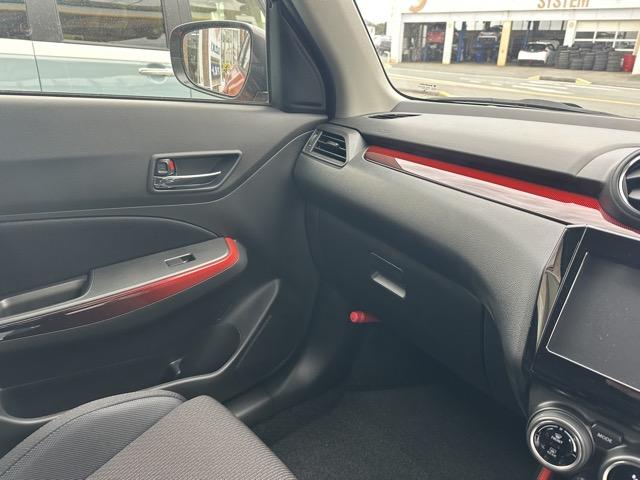 スイフトスポーツ ベースグレード　走行距離７５ＫＭ　６ＭＴ　セーフティサポート非装着車　スマートキー　ＬＥＤヘッドライト　フルオートエアコン　シートヒーター　革巻きハンドル　オートクルーズコントロール　フォグランプ　登録済未使用車（21枚目）