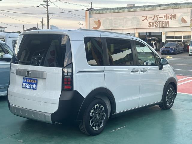 フリード クロスター　５人乗り　ホンダセンシング　ＬＥＤヘッドライト　両側パワースライドドア　運転席＆助手席シートヒーター　７インチＴＦＴ液晶メーター　本革巻ステアリング　コンビシート　ロールサンシェード　登録済未使用車（14枚目）