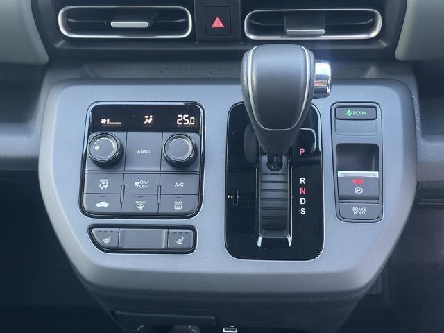 フリード クロスター　５人乗り　ホンダセンシング　ＬＥＤヘッドライト　両側パワースライドドア　運転席＆助手席シートヒーター　７インチＴＦＴ液晶メーター　本革巻ステアリング　コンビシート　ロールサンシェード　登録済未使用車（20枚目）