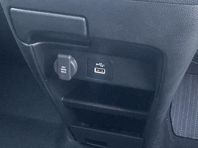 フリード クロスター　５人乗り　ホンダセンシング　ＬＥＤヘッドライト　両側パワースライドドア　運転席＆助手席シートヒーター　７インチＴＦＴ液晶メーター　本革巻ステアリング　コンビシート　ロールサンシェード　登録済未使用車（21枚目）