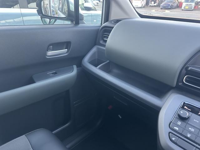 フリード クロスター　５人乗り　ホンダセンシング　ＬＥＤヘッドライト　両側パワースライドドア　運転席＆助手席シートヒーター　７インチＴＦＴ液晶メーター　本革巻ステアリング　コンビシート　ロールサンシェード　登録済未使用車（22枚目）