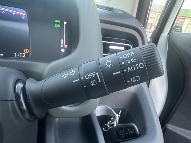 フリード クロスター　５人乗り　ホンダセンシング　ＬＥＤヘッドライト　両側パワースライドドア　運転席＆助手席シートヒーター　７インチＴＦＴ液晶メーター　本革巻ステアリング　コンビシート　ロールサンシェード　登録済未使用車（23枚目）