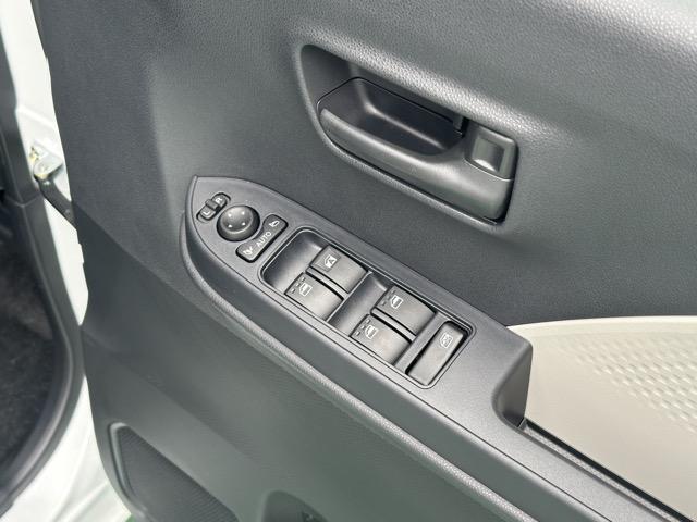 タント X スマートキー LEDヘッドライト 片側パワースライドドア フルオートエアコン シートヒーター ロールサンシェード シートバックテーブル USB充電ソケット 衝突被害軽減ブレーキ 届出済未使用車(17枚目)