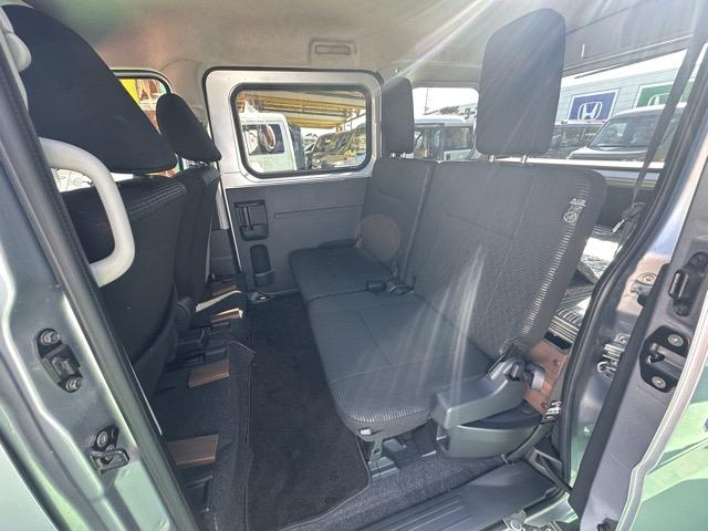 ハイゼットカーゴ クルーズ キャンピング仕様 スマートキー 両側スライドドア 電動格納ドアミラー パワーウィンドー ルーフコンソール 衝突被害軽減ブレーキ クリアランスソナー アイドリングストップ オートライト エアコン(7枚目)