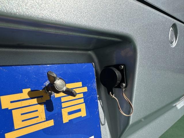ハイゼットカーゴ クルーズ キャンピング仕様 スマートキー 両側スライドドア 電動格納ドアミラー パワーウィンドー ルーフコンソール 衝突被害軽減ブレーキ クリアランスソナー アイドリングストップ オートライト エアコン(9枚目)