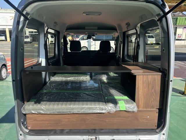 ハイゼットカーゴ クルーズ キャンピング仕様 スマートキー 両側スライドドア 電動格納ドアミラー パワーウィンドー ルーフコンソール 衝突被害軽減ブレーキ クリアランスソナー アイドリングストップ オートライト エアコン(10枚目)