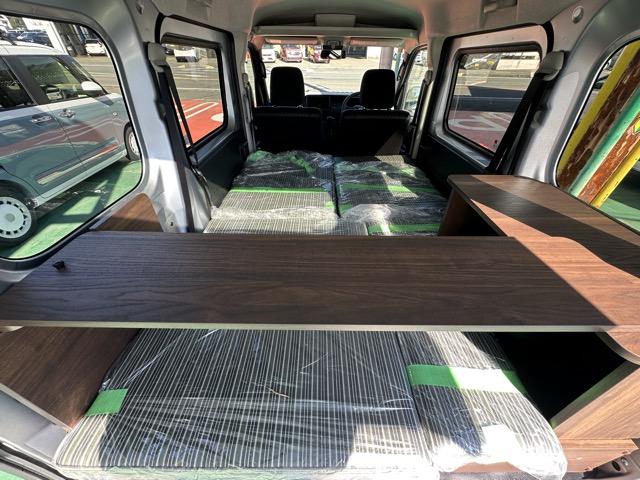 ハイゼットカーゴ クルーズ キャンピング仕様 スマートキー 両側スライドドア 電動格納ドアミラー パワーウィンドー ルーフコンソール 衝突被害軽減ブレーキ クリアランスソナー アイドリングストップ オートライト エアコン(11枚目)