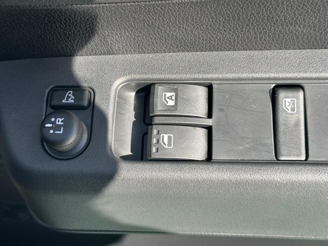 ハイゼットカーゴ クルーズ キャンピング仕様 スマートキー 両側スライドドア 電動格納ドアミラー パワーウィンドー ルーフコンソール 衝突被害軽減ブレーキ クリアランスソナー アイドリングストップ オートライト エアコン(14枚目)