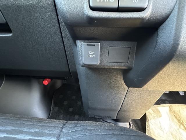 ハイゼットカーゴ クルーズ キャンピング仕様 スマートキー 両側スライドドア 電動格納ドアミラー パワーウィンドー ルーフコンソール 衝突被害軽減ブレーキ クリアランスソナー アイドリングストップ オートライト エアコン(18枚目)