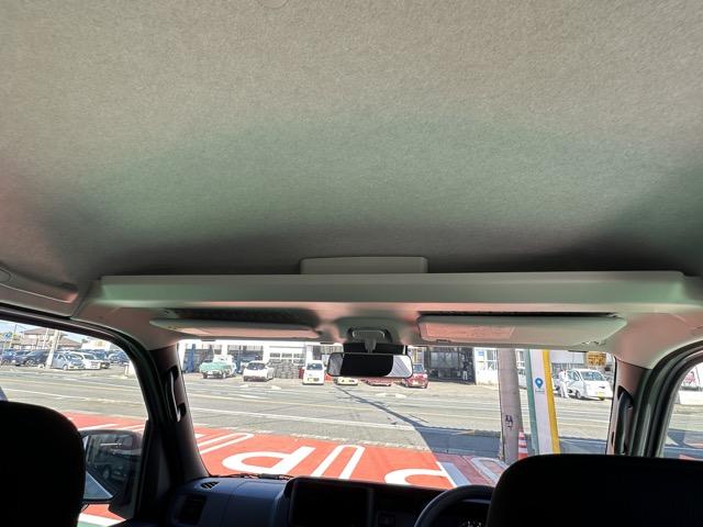 ハイゼットカーゴ クルーズ キャンピング仕様 スマートキー 両側スライドドア 電動格納ドアミラー パワーウィンドー ルーフコンソール 衝突被害軽減ブレーキ クリアランスソナー アイドリングストップ オートライト エアコン(22枚目)