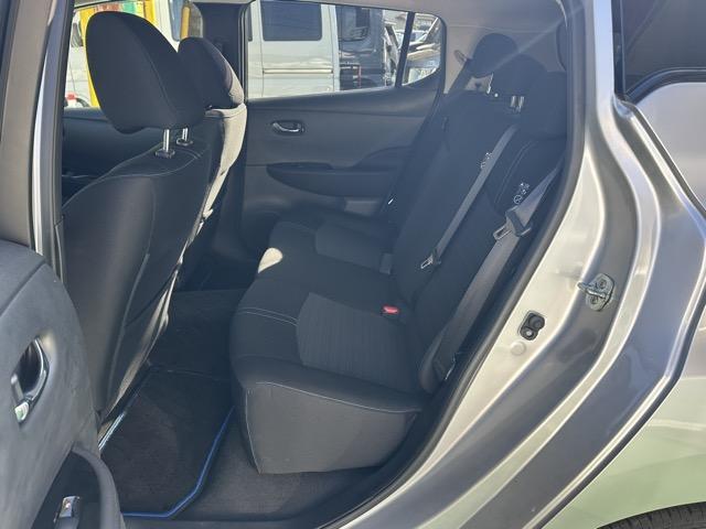 ★５年間新車保証★初度登録から５年間の新車保証が含まれています。長期間、安心してお乗り頂けます！保証費用は支払総額に含まれています！遠方のお客様は保証継承後、お近くのディーラーにて保証が受けられます！