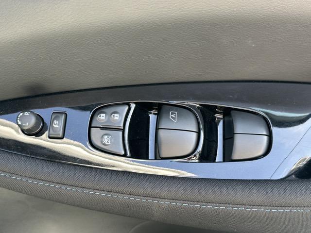 納車前に、専属のクリーニングスタッフが、ピッカピカにクリーニングして納車いたします！もちろん、ピッカピカの状態でお渡しするクリーニング費用も支払総額に含まれています！