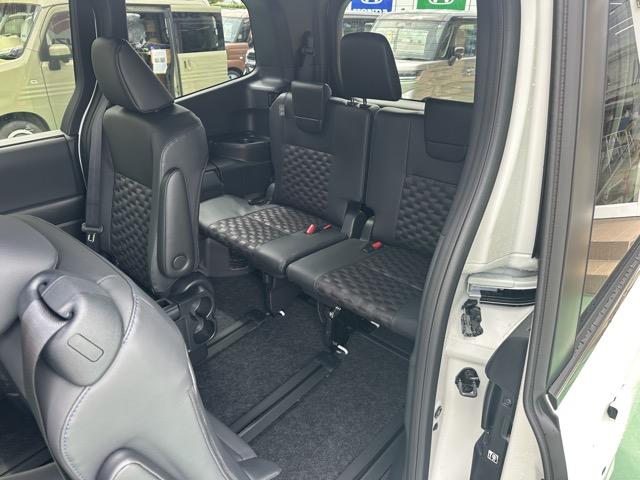 ヴォクシー ハイブリッドＳ－Ｚ　７人乗り　プロジェクター式ＬＥＤヘッドランプ　ユニバーサルステップ　１０．５インチディスプレイオーディオ　ＥＴＣ２．０　ＴＶ＋ＣＤ・ＤＶＤデッキ　両側パワースライドドア　シートヒーター　登録済未使用車（9枚目）