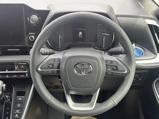 ヴォクシー ハイブリッドＳ－Ｚ　７人乗り　プロジェクター式ＬＥＤヘッドランプ　ユニバーサルステップ　１０．５インチディスプレイオーディオ　ＥＴＣ２．０　ＴＶ＋ＣＤ・ＤＶＤデッキ　両側パワースライドドア　シートヒーター　登録済未使用車（11枚目）