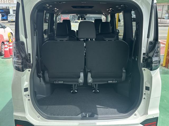 ヴォクシー ハイブリッドＳ－Ｚ　７人乗り　プロジェクター式ＬＥＤヘッドランプ　ユニバーサルステップ　１０．５インチディスプレイオーディオ　ＥＴＣ２．０　ＴＶ＋ＣＤ・ＤＶＤデッキ　両側パワースライドドア　シートヒーター　登録済未使用車（16枚目）