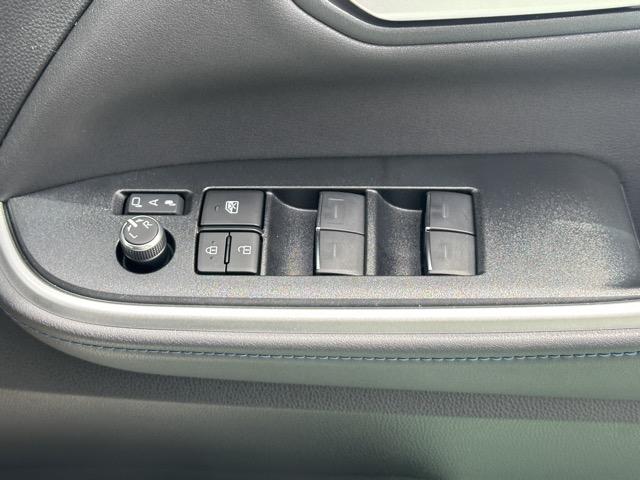 ヴォクシー ハイブリッドＳ－Ｚ　７人乗り　プロジェクター式ＬＥＤヘッドランプ　ユニバーサルステップ　１０．５インチディスプレイオーディオ　ＥＴＣ２．０　ＴＶ＋ＣＤ・ＤＶＤデッキ　両側パワースライドドア　シートヒーター　登録済未使用車（21枚目）