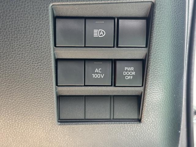 ヴォクシー ハイブリッドＳ－Ｚ　７人乗り　プロジェクター式ＬＥＤヘッドランプ　ユニバーサルステップ　１０．５インチディスプレイオーディオ　ＥＴＣ２．０　ＴＶ＋ＣＤ・ＤＶＤデッキ　両側パワースライドドア　シートヒーター　登録済未使用車（22枚目）