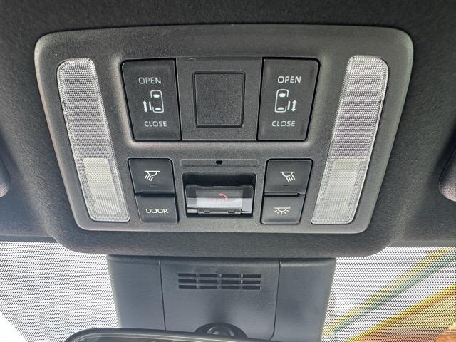 ヴォクシー ハイブリッドＳ－Ｚ　７人乗り　プロジェクター式ＬＥＤヘッドランプ　ユニバーサルステップ　１０．５インチディスプレイオーディオ　ＥＴＣ２．０　ＴＶ＋ＣＤ・ＤＶＤデッキ　両側パワースライドドア　シートヒーター　登録済未使用車（34枚目）