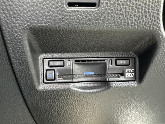 ヴォクシー ハイブリッドＳ－Ｚ　７人乗り　プロジェクター式ＬＥＤヘッドランプ　ユニバーサルステップ　１０．５インチディスプレイオーディオ　ＥＴＣ２．０　ＴＶ＋ＣＤ・ＤＶＤデッキ　両側パワースライドドア　シートヒーター　登録済未使用車（35枚目）