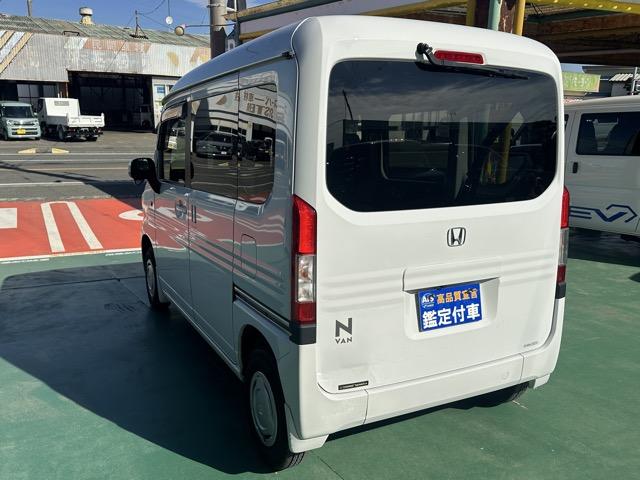 Ｎ－ＶＡＮ Ｌ　走行距離９，８６６ｋｍ　４ＷＤ　６ＭＴ　純正ＣＤデッキ（ＷＸ－１７４ＣＵ）・フロアマット・ドアバイザー付　ホンダセンシング　電動格納式ドアミラー　キーレスエントリー　オートエアコン　バックカメラ（5枚目）