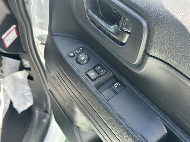 Ｎ－ＶＡＮ Ｌ　走行距離９，８６６ｋｍ　４ＷＤ　６ＭＴ　純正ＣＤデッキ（ＷＸ－１７４ＣＵ）・フロアマット・ドアバイザー付　ホンダセンシング　電動格納式ドアミラー　キーレスエントリー　オートエアコン　バックカメラ（15枚目）