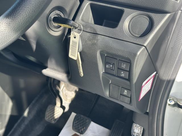 Ｎ－ＶＡＮ Ｌ　走行距離９，８６６ｋｍ　４ＷＤ　６ＭＴ　純正ＣＤデッキ（ＷＸ－１７４ＣＵ）・フロアマット・ドアバイザー付　ホンダセンシング　電動格納式ドアミラー　キーレスエントリー　オートエアコン　バックカメラ（16枚目）