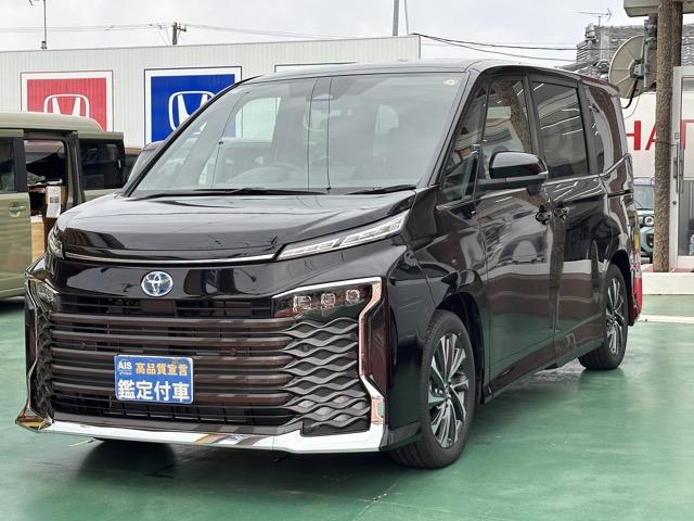 ヴォクシー ハイブリッドＳ－Ｚ　７人乗り　プロジェクター式ＬＥＤヘッドランプ　ユニバーサルステップ　１０．５インチディスプレイオーディオ　ＥＴＣ２．０　ＴＶ＋ＣＤ・ＤＶＤデッキ　両側パワースライドドア　シートヒーター　登録済未使用車（4枚目）