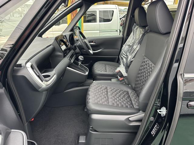 ヴォクシー ハイブリッドＳ－Ｚ　７人乗り　プロジェクター式ＬＥＤヘッドランプ　ユニバーサルステップ　１０．５インチディスプレイオーディオ　ＥＴＣ２．０　ＴＶ＋ＣＤ・ＤＶＤデッキ　両側パワースライドドア　シートヒーター　登録済未使用車（6枚目）