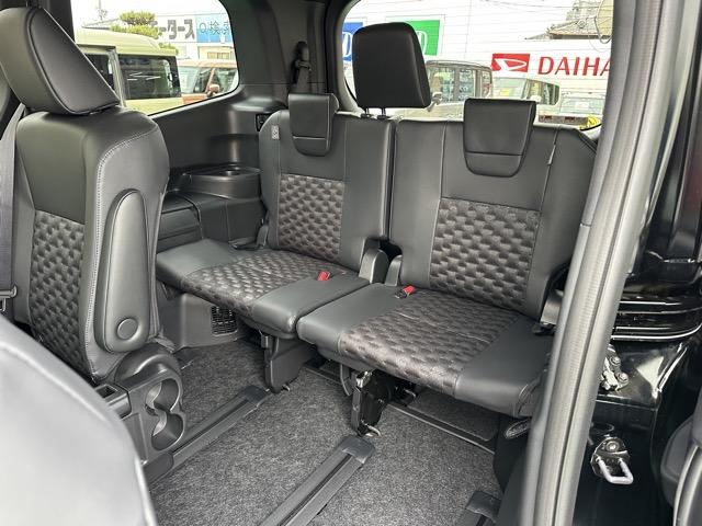 ヴォクシー ハイブリッドＳ－Ｚ　７人乗り　プロジェクター式ＬＥＤヘッドランプ　ユニバーサルステップ　１０．５インチディスプレイオーディオ　ＥＴＣ２．０　ＴＶ＋ＣＤ・ＤＶＤデッキ　両側パワースライドドア　シートヒーター　登録済未使用車（9枚目）