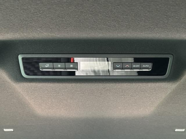 ヴォクシー ハイブリッドＳ－Ｚ　７人乗り　プロジェクター式ＬＥＤヘッドランプ　ユニバーサルステップ　１０．５インチディスプレイオーディオ　ＥＴＣ２．０　ＴＶ＋ＣＤ・ＤＶＤデッキ　両側パワースライドドア　シートヒーター　登録済未使用車（13枚目）