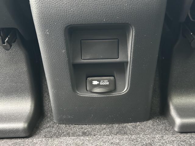 ヴォクシー ハイブリッドＳ－Ｚ　７人乗り　プロジェクター式ＬＥＤヘッドランプ　ユニバーサルステップ　１０．５インチディスプレイオーディオ　ＥＴＣ２．０　ＴＶ＋ＣＤ・ＤＶＤデッキ　両側パワースライドドア　シートヒーター　登録済未使用車（15枚目）