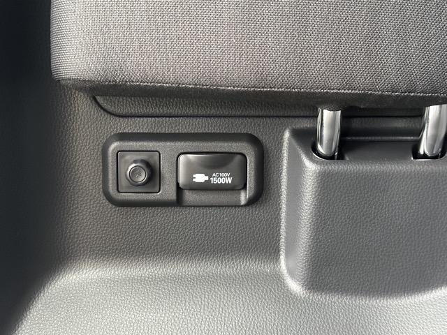 ヴォクシー ハイブリッドＳ－Ｚ　７人乗り　プロジェクター式ＬＥＤヘッドランプ　ユニバーサルステップ　１０．５インチディスプレイオーディオ　ＥＴＣ２．０　ＴＶ＋ＣＤ・ＤＶＤデッキ　両側パワースライドドア　シートヒーター　登録済未使用車（19枚目）