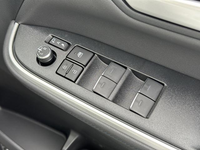 ヴォクシー ハイブリッドＳ－Ｚ　７人乗り　プロジェクター式ＬＥＤヘッドランプ　ユニバーサルステップ　１０．５インチディスプレイオーディオ　ＥＴＣ２．０　ＴＶ＋ＣＤ・ＤＶＤデッキ　両側パワースライドドア　シートヒーター　登録済未使用車（22枚目）