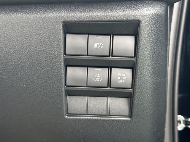 ヴォクシー ハイブリッドＳ－Ｚ　７人乗り　プロジェクター式ＬＥＤヘッドランプ　ユニバーサルステップ　１０．５インチディスプレイオーディオ　ＥＴＣ２．０　ＴＶ＋ＣＤ・ＤＶＤデッキ　両側パワースライドドア　シートヒーター　登録済未使用車（23枚目）