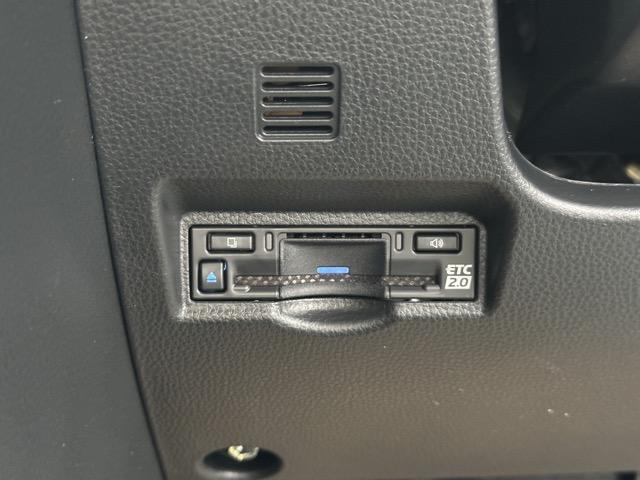 ヴォクシー ハイブリッドＳ－Ｚ　７人乗り　プロジェクター式ＬＥＤヘッドランプ　ユニバーサルステップ　１０．５インチディスプレイオーディオ　ＥＴＣ２．０　ＴＶ＋ＣＤ・ＤＶＤデッキ　両側パワースライドドア　シートヒーター　登録済未使用車（26枚目）