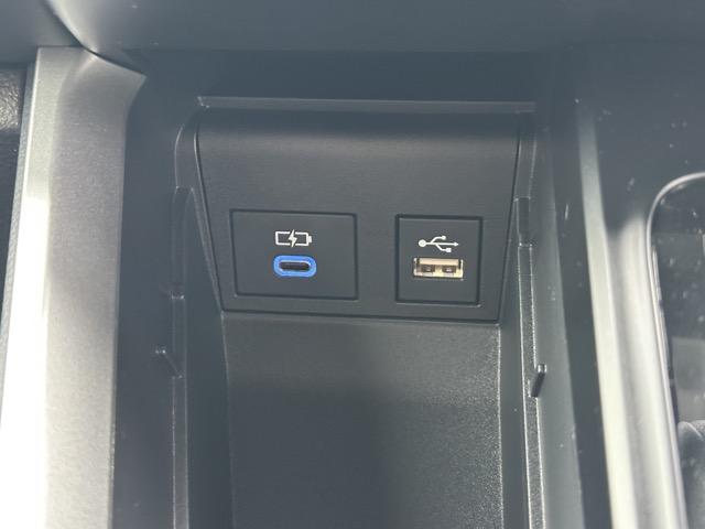 ヴォクシー ハイブリッドＳ－Ｚ　７人乗り　プロジェクター式ＬＥＤヘッドランプ　ユニバーサルステップ　１０．５インチディスプレイオーディオ　ＥＴＣ２．０　ＴＶ＋ＣＤ・ＤＶＤデッキ　両側パワースライドドア　シートヒーター　登録済未使用車（27枚目）