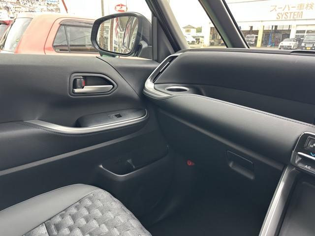 ヴォクシー ハイブリッドＳ－Ｚ　７人乗り　プロジェクター式ＬＥＤヘッドランプ　ユニバーサルステップ　１０．５インチディスプレイオーディオ　ＥＴＣ２．０　ＴＶ＋ＣＤ・ＤＶＤデッキ　両側パワースライドドア　シートヒーター　登録済未使用車（28枚目）