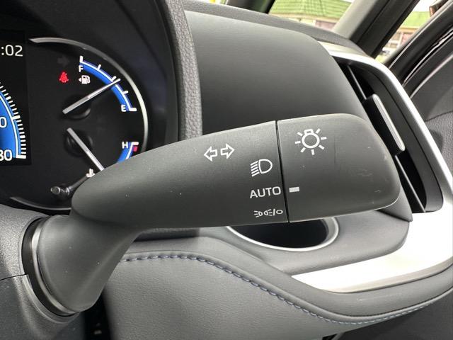 ヴォクシー ハイブリッドＳ－Ｚ　７人乗り　プロジェクター式ＬＥＤヘッドランプ　ユニバーサルステップ　１０．５インチディスプレイオーディオ　ＥＴＣ２．０　ＴＶ＋ＣＤ・ＤＶＤデッキ　両側パワースライドドア　シートヒーター　登録済未使用車（30枚目）