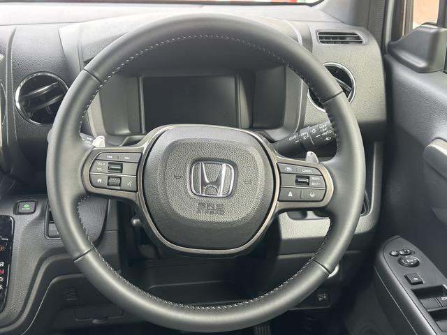 N-WGNカスタム L・ターボ ホンダセンシング LEDヘッドランプ 電子制御パーキングブレーキ オートブレーキホールド機能 液晶メーター 本革巻ステアリング パドルシフト 運転席・助手席シートヒーター バックカメラ 届出済未使用車(9枚目)
