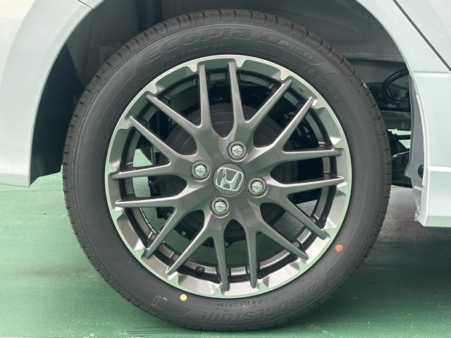 N-WGNカスタム L・ターボ ホンダセンシング LEDヘッドランプ 電子制御パーキングブレーキ オートブレーキホールド機能 液晶メーター 本革巻ステアリング パドルシフト 運転席・助手席シートヒーター バックカメラ 届出済未使用車(14枚目)