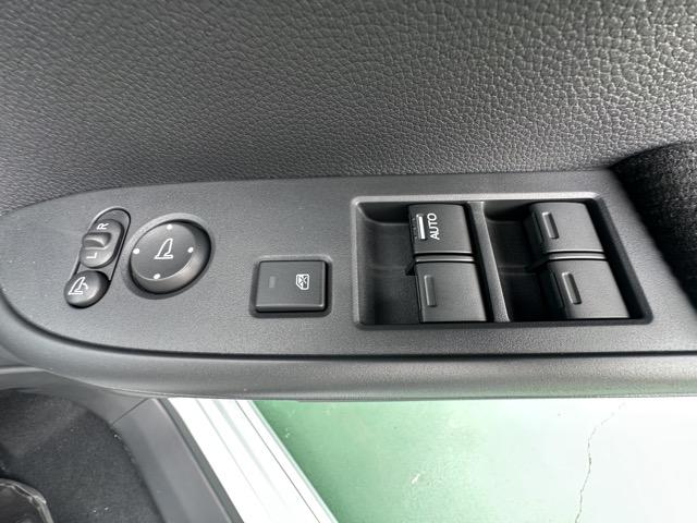 N-WGNカスタム L・ターボ ホンダセンシング LEDヘッドランプ 電子制御パーキングブレーキ オートブレーキホールド機能 液晶メーター 本革巻ステアリング パドルシフト 運転席・助手席シートヒーター バックカメラ 届出済未使用車(15枚目)