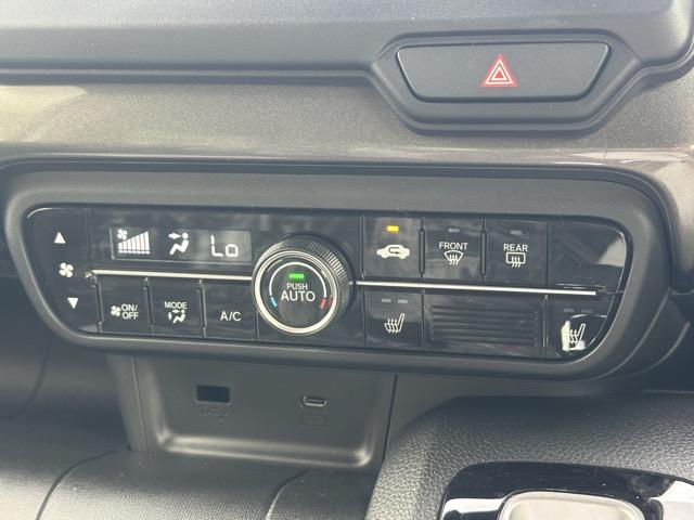 N-WGNカスタム L・ターボ ホンダセンシング LEDヘッドランプ 電子制御パーキングブレーキ オートブレーキホールド機能 液晶メーター 本革巻ステアリング パドルシフト 運転席・助手席シートヒーター バックカメラ 届出済未使用車(17枚目)