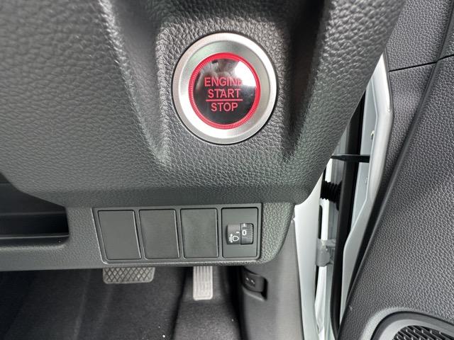 N-WGNカスタム L・ターボ ホンダセンシング LEDヘッドランプ 電子制御パーキングブレーキ オートブレーキホールド機能 液晶メーター 本革巻ステアリング パドルシフト 運転席・助手席シートヒーター バックカメラ 届出済未使用車(23枚目)
