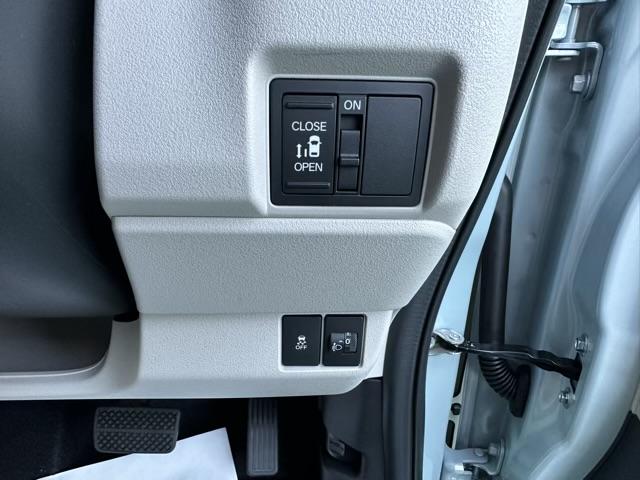 Ｎ－ＢＯＸ ファッションスタイル　ホンダセンシング　ＬＥＤヘッドランプ　パワースライドドア　アダプティブクルーズコントロール　電子制御パーキングブレーキ　オートブレーキホールド機能　ロールサンシェード　液晶メーター　届出済未使用車（16枚目）