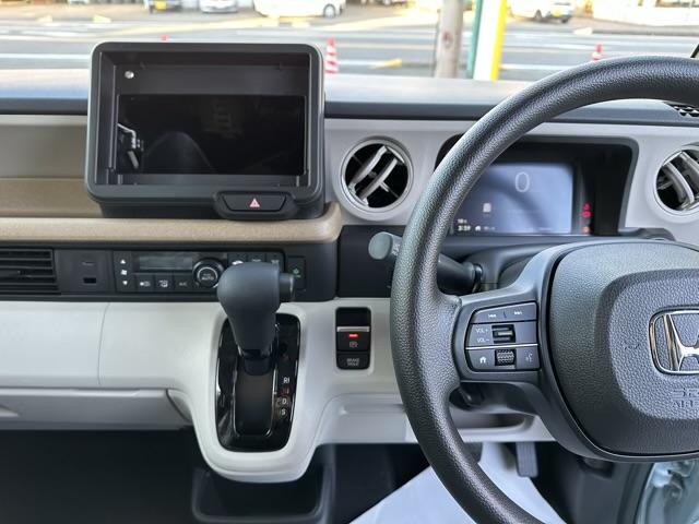 Ｎ－ＢＯＸ ファッションスタイル　ホンダセンシング　ＬＥＤヘッドランプ　パワースライドドア　アダプティブクルーズコントロール　電子制御パーキングブレーキ　オートブレーキホールド機能　ロールサンシェード　液晶メーター　届出済未使用車（17枚目）