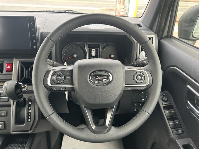 タフト G クロムベンチャー 特別仕様車 9インチスマホ連携ディスプレイオーディオ スマートアシスト LEDヘッドランプ スカイフィールトップ 運転席・助手席シートヒーター 電動パーキングブレーキ バックモニター 届出済未使用車(9枚目)