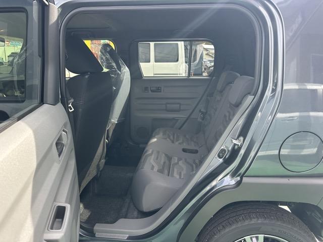 タフト Gターボ ダーククロムベンチャー 特別仕様車 9インチスマホ連携ディスプレイオーディオ スマートアシスト LEDヘッドランプ スカイフィールトップ 運転席・助手席シートヒーター 電動パーキングブレーキ バックモニター 届出済未使用車(7枚目)