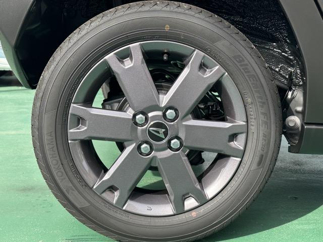 タフト Gターボ ダーククロムベンチャー 特別仕様車 9インチスマホ連携ディスプレイオーディオ スマートアシスト LEDヘッドランプ スカイフィールトップ 運転席・助手席シートヒーター 電動パーキングブレーキ バックモニター 届出済未使用車(15枚目)