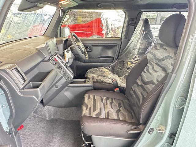 タフト G クロムベンチャー 特別仕様車 9インチスマホ連携ディスプレイオーディオ スマートアシスト LEDヘッドランプ スカイフィールトップ 運転席・助手席シートヒーター 電動パーキングブレーキ バックモニター 届出済未使用車(6枚目)